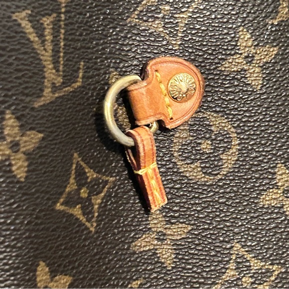 Louis Vuitton Neverfull MM Monogram - Picture 12 of 16